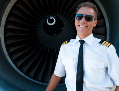 how much does a pilot earn